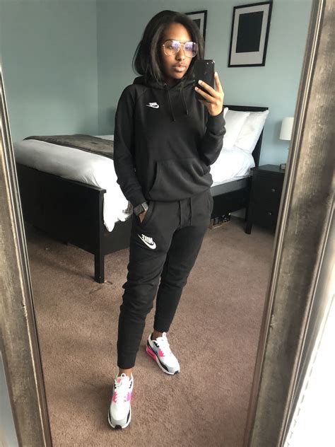 women nike sweat suit outfit.